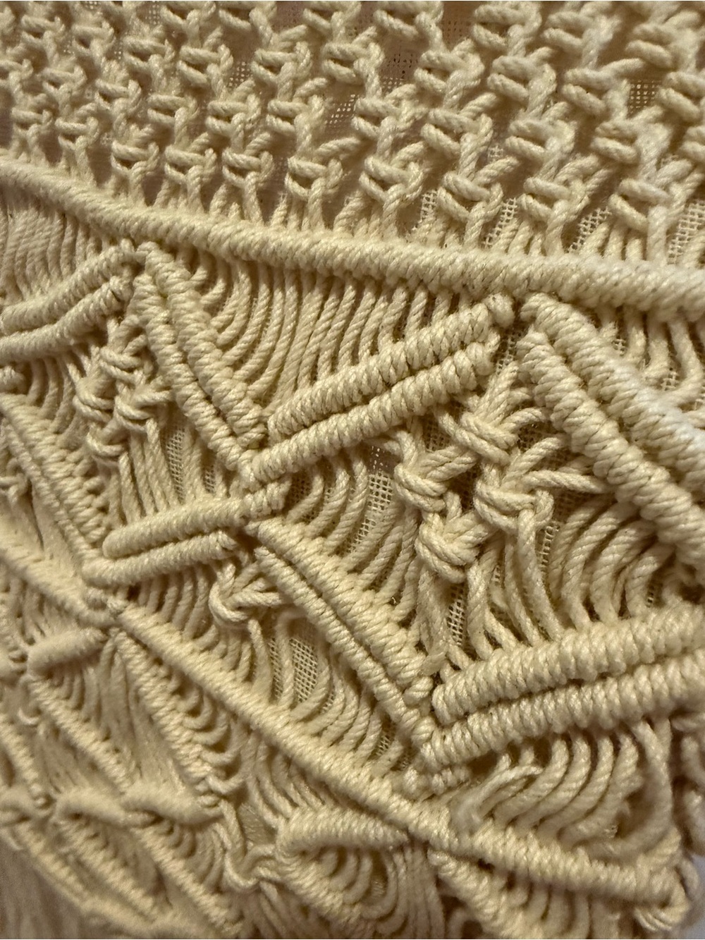 Vintage Boho Macramé Fringe Bag in Natural from 1970s - Picture 6 of 8